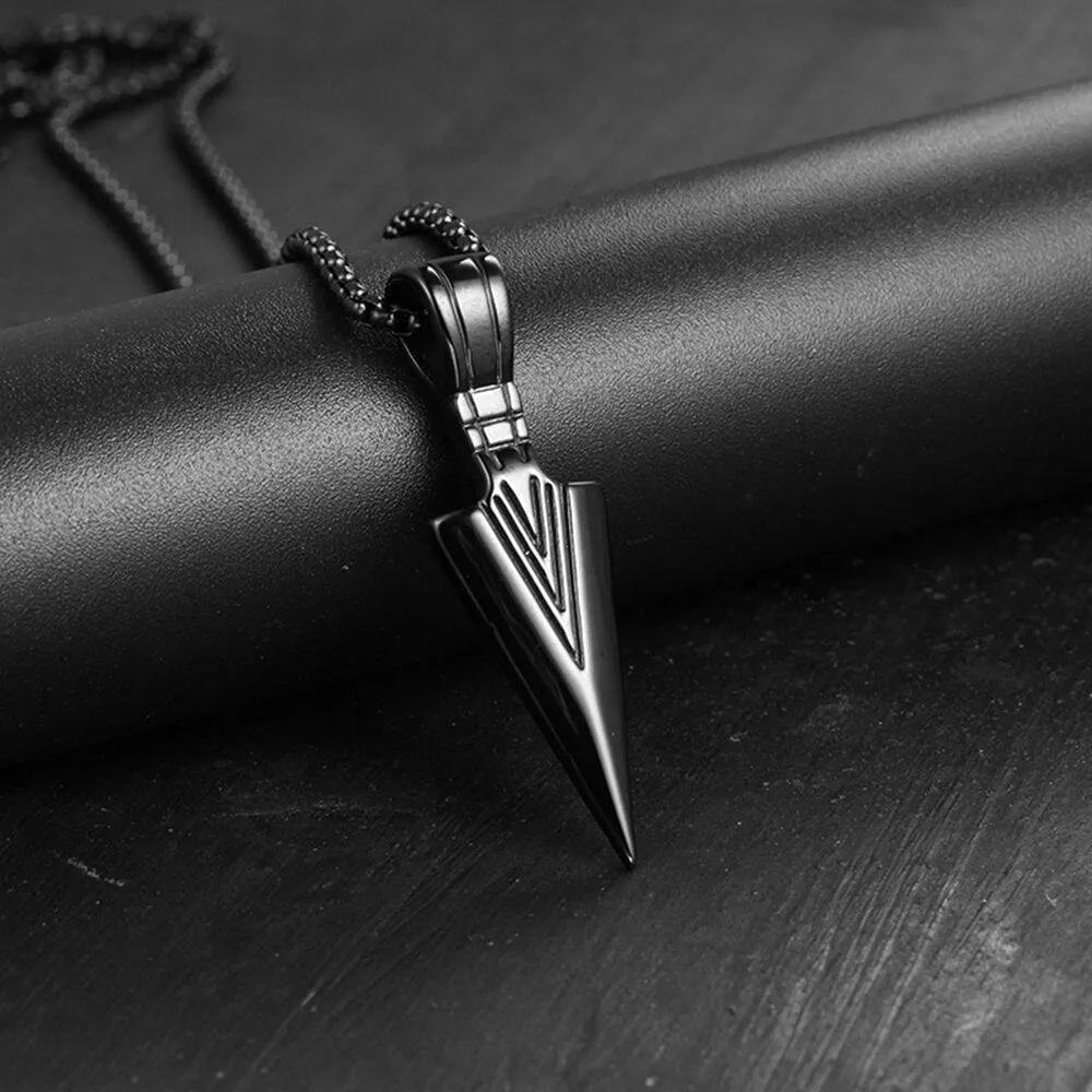 Fashion Arrow Necklace for Men - Black Metal Punk POP Cross Pendant Necklace - A Trendy Simple Fashion Accessory.